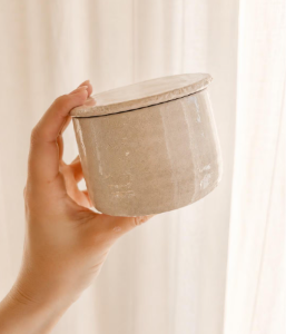 Französische Butterdose aus Beton in Greige
